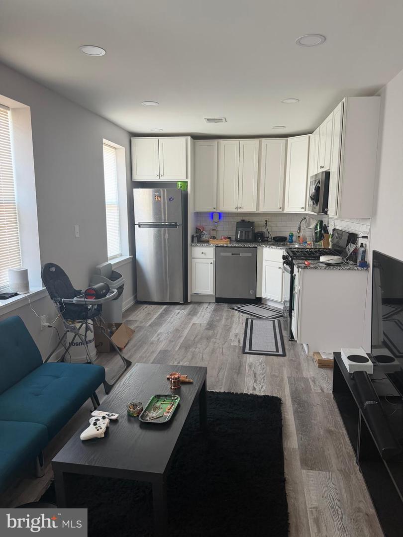 1617 Point Breeze Ave Property Photo 3