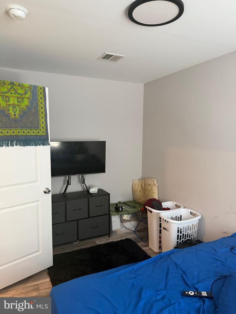 1617 Point Breeze Ave Property Photo 4