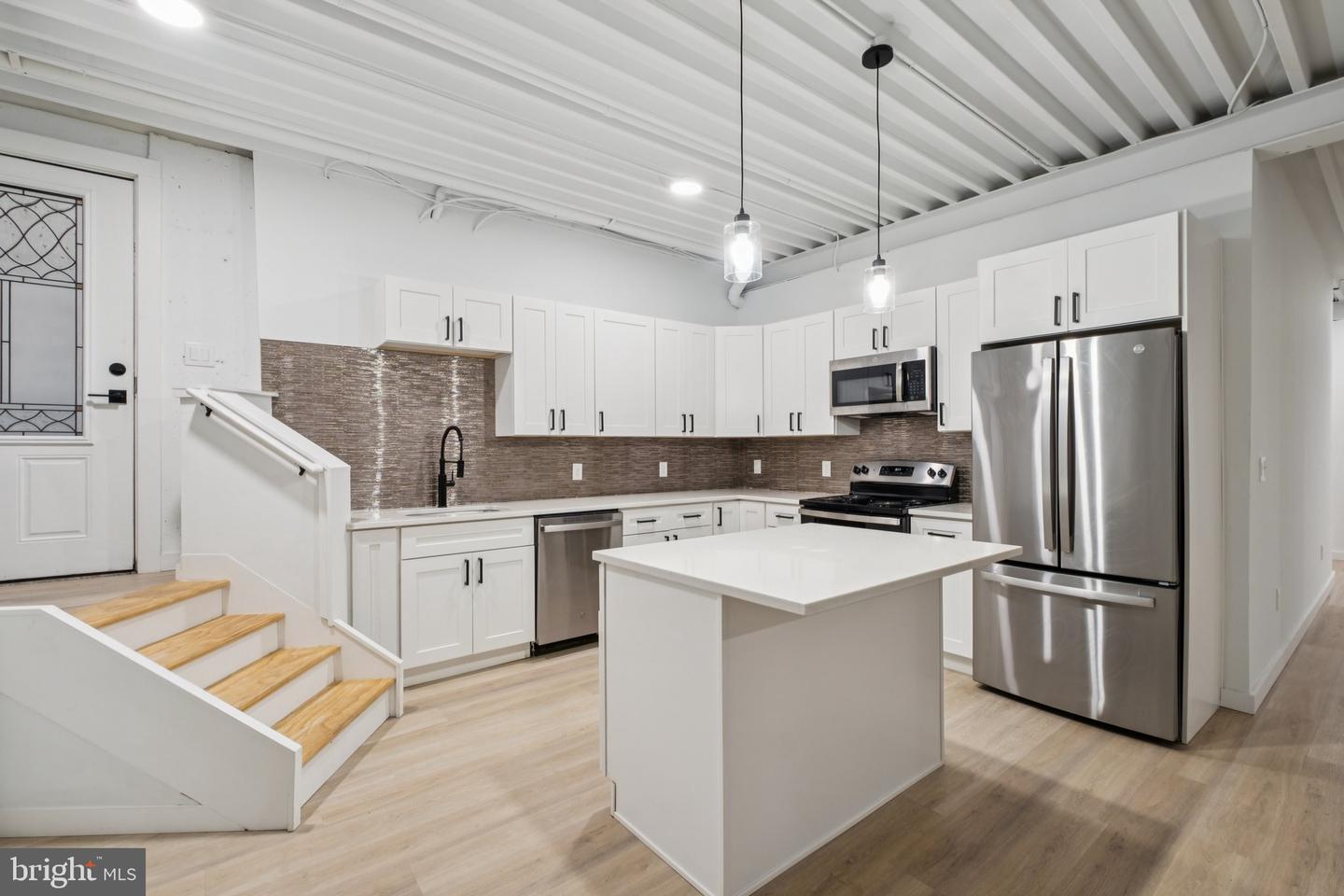 1116 N Bodine St #c Property Photo 1