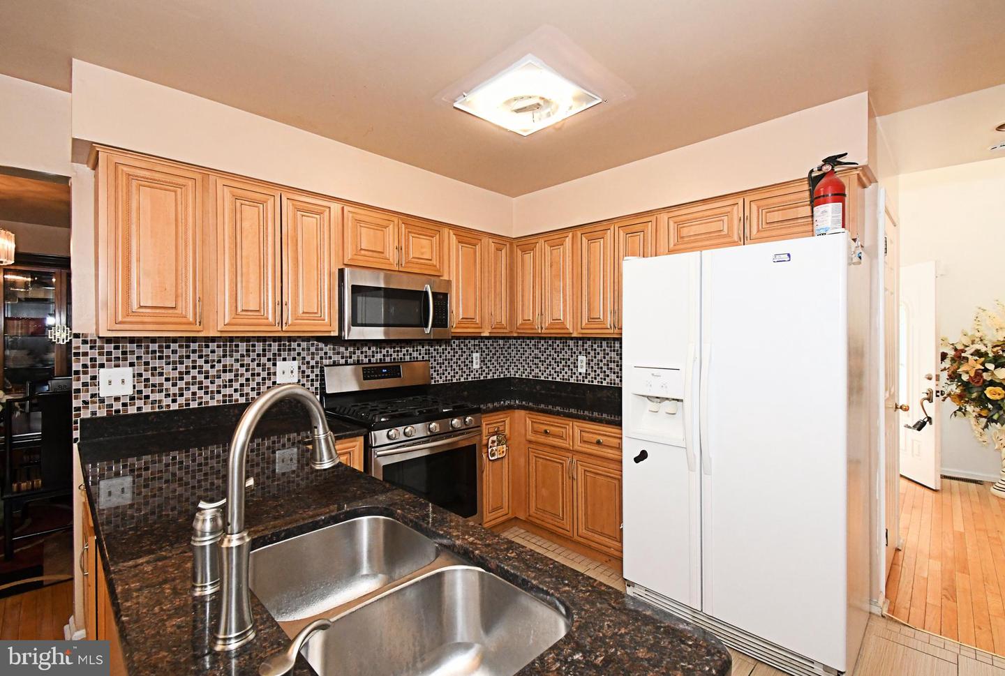 806 Saint Christopher Ln Property Photo 17