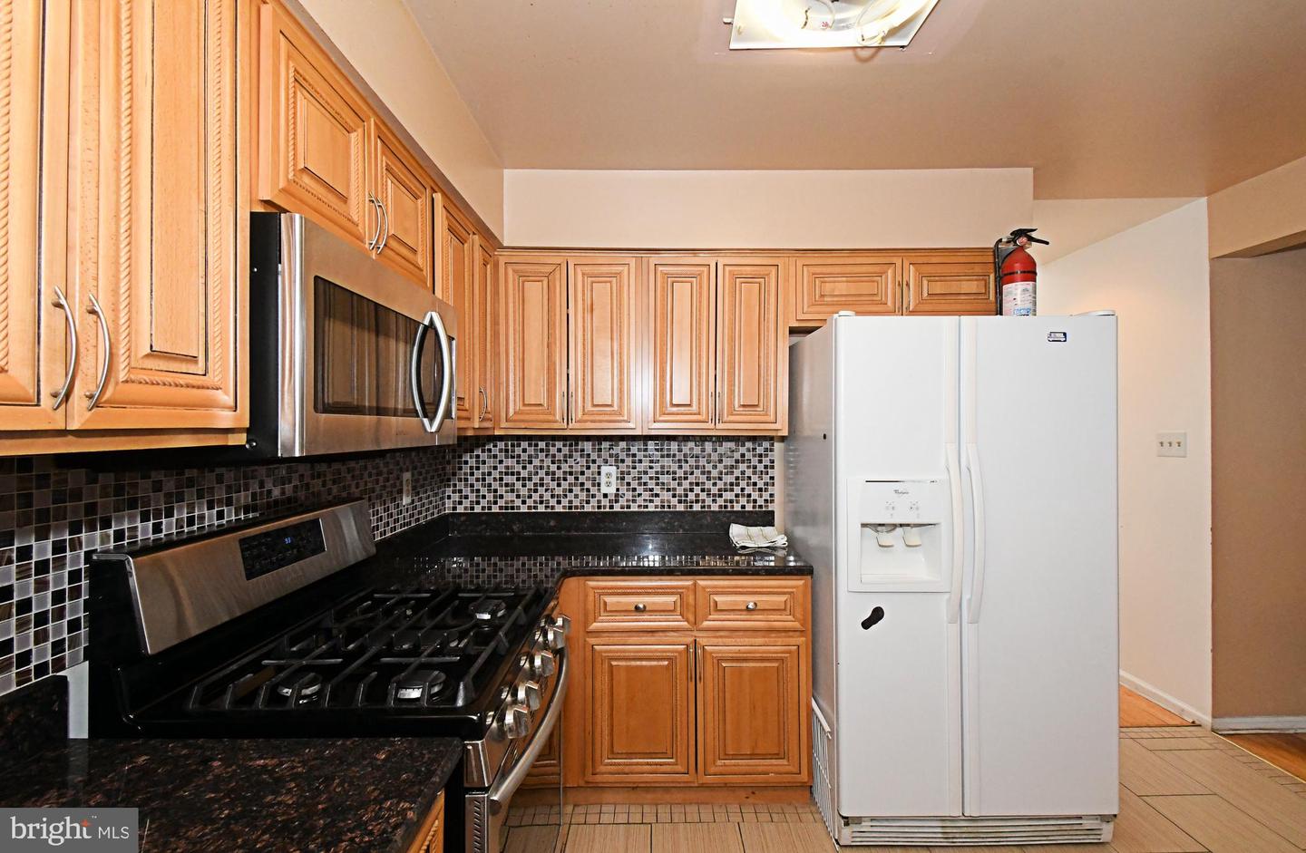 806 Saint Christopher Ln Property Photo 18