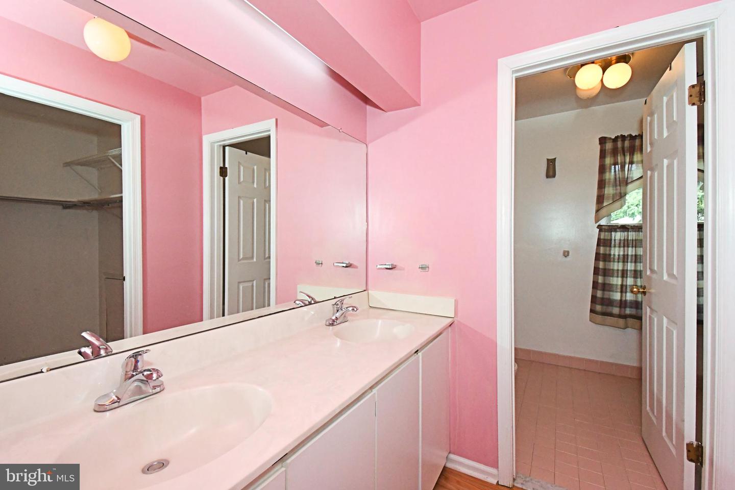 806 Saint Christopher Ln Property Photo 37