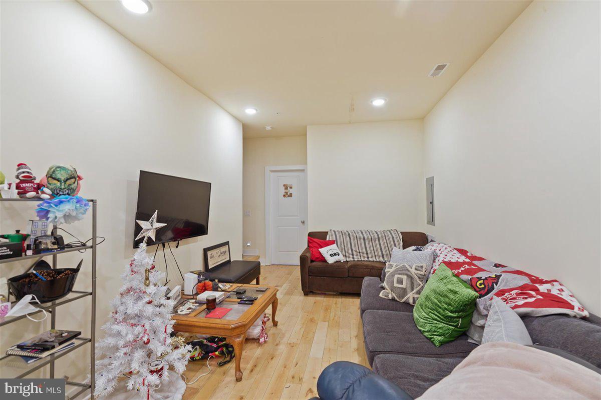 1945 N Gratz St #b Property Photo 5