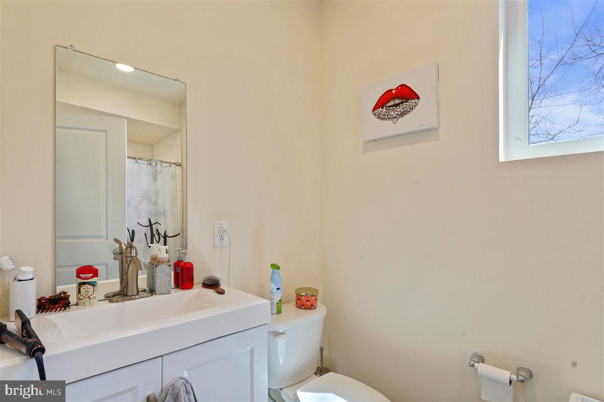 1945 N Gratz St #b Property Photo 7