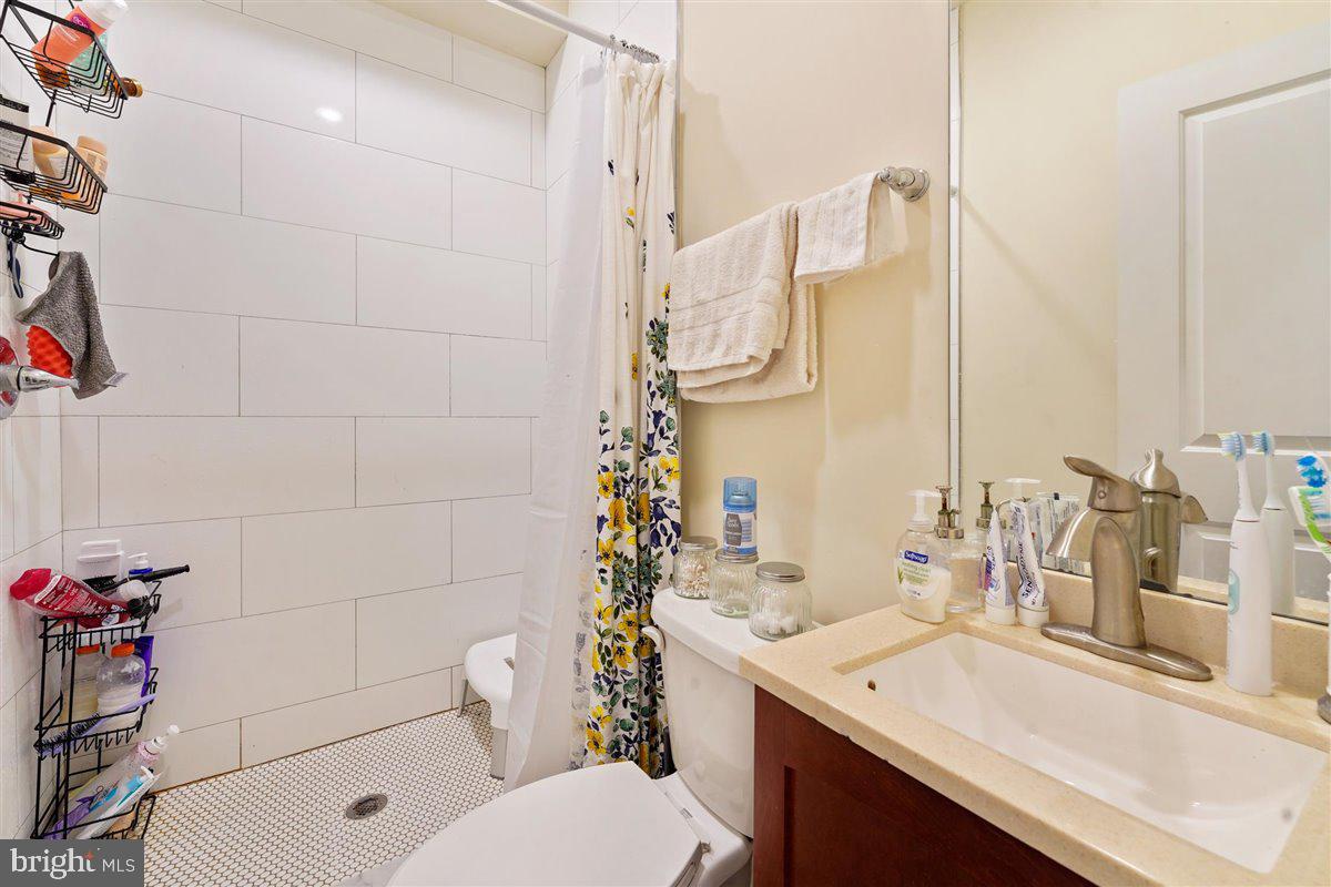 1945 N Gratz St #b Property Photo 11