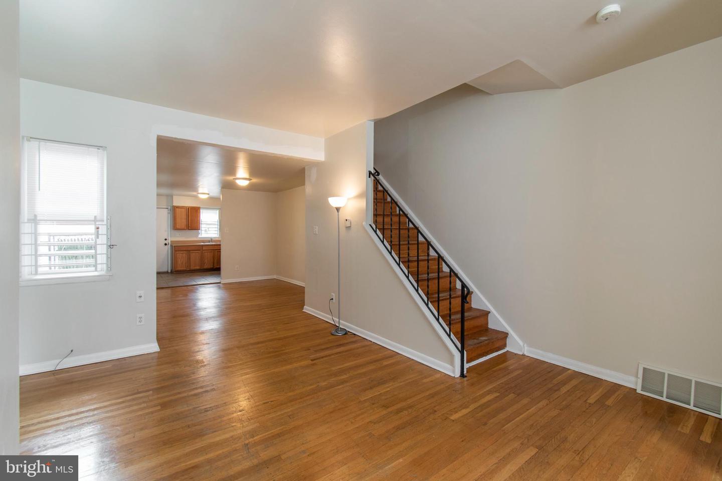 1635 Fontain St Property Photo 4