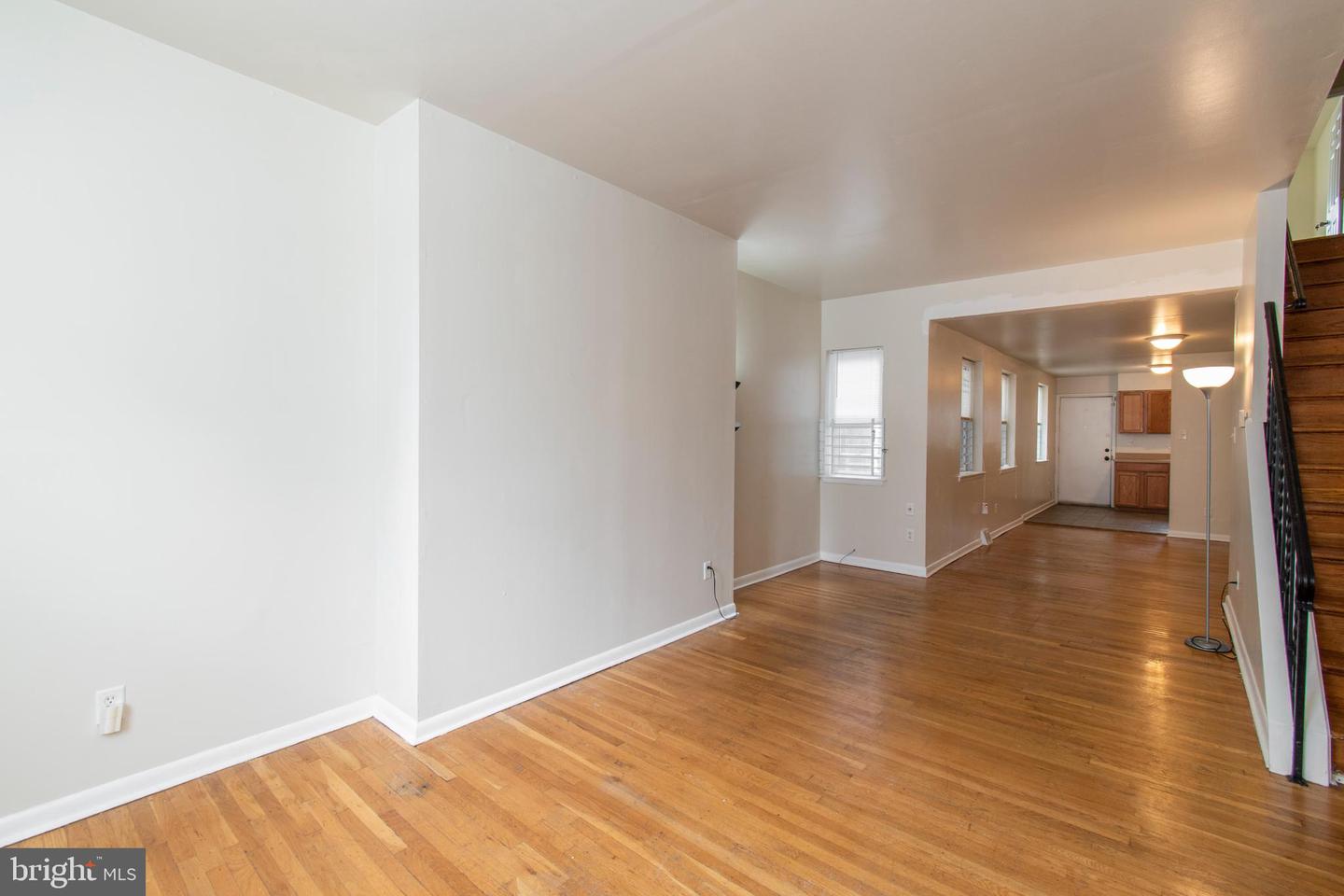 1635 Fontain St Property Photo 5