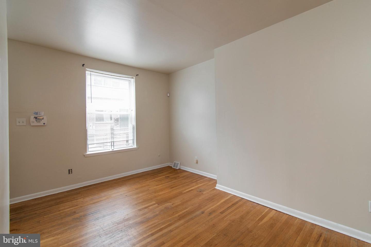 1635 Fontain St Property Photo 6