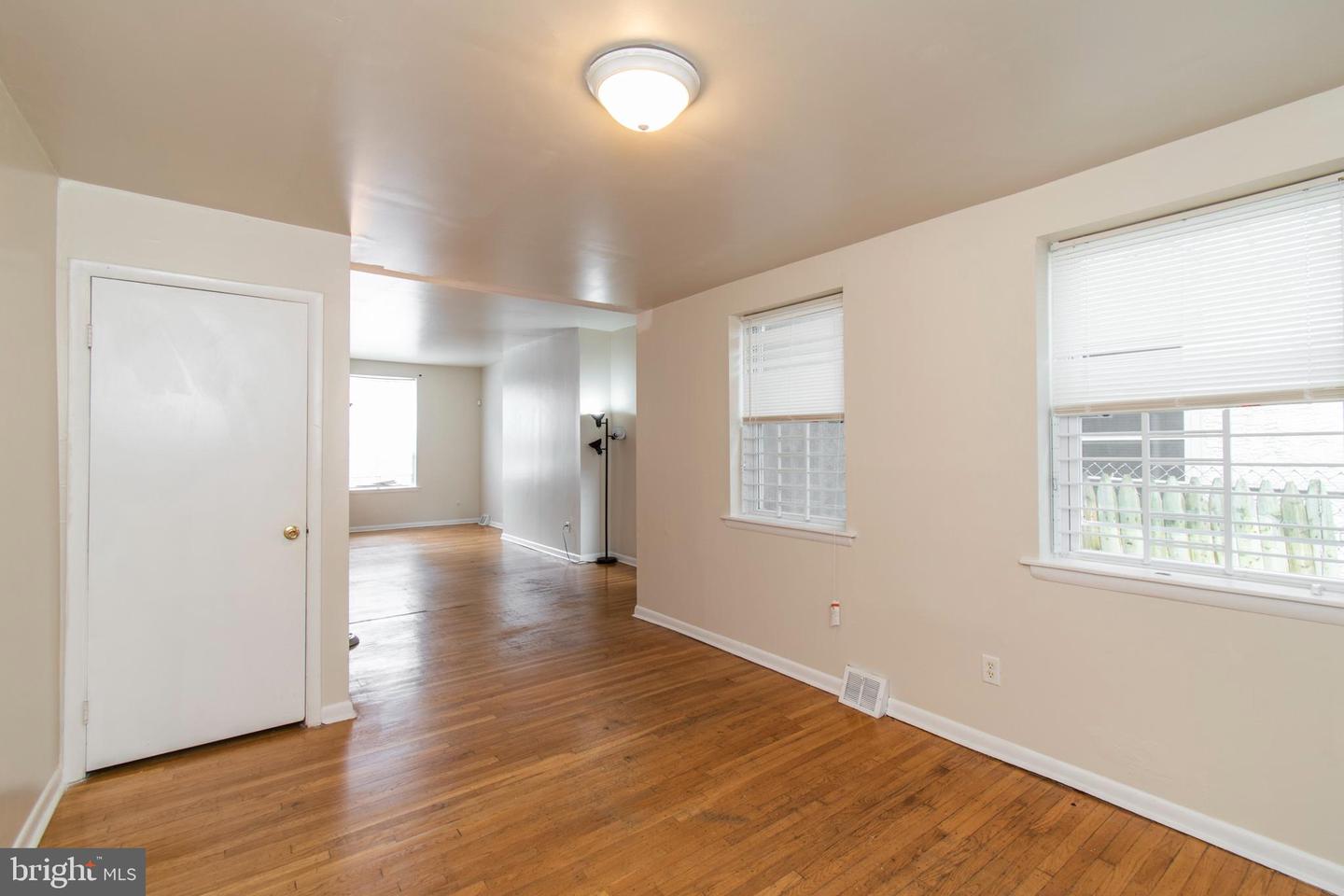 1635 Fontain St Property Photo 12