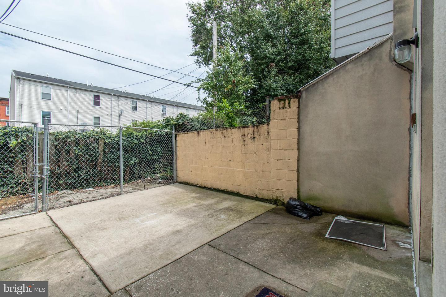 1635 Fontain St Property Photo 28