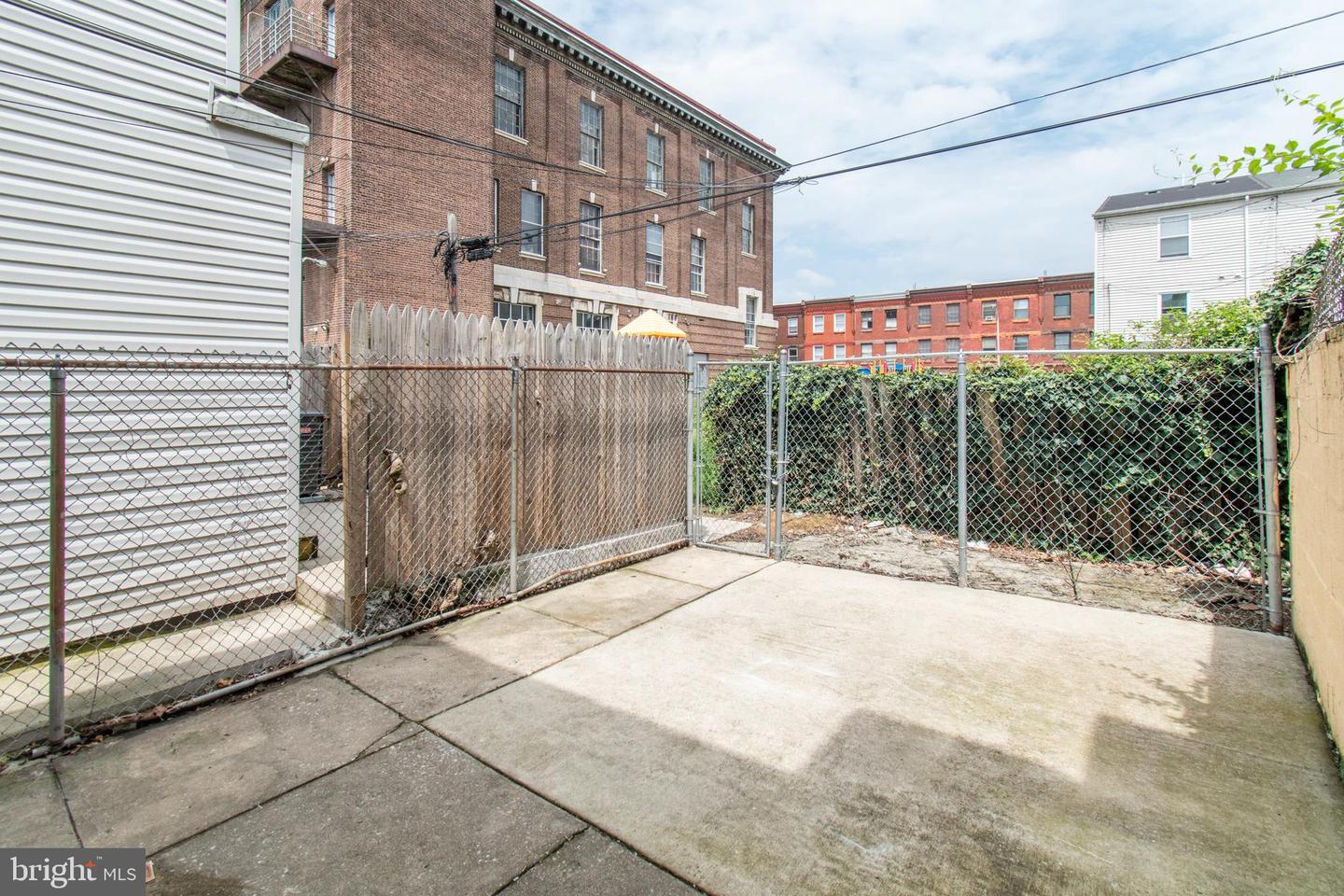 1635 Fontain St Property Photo 30