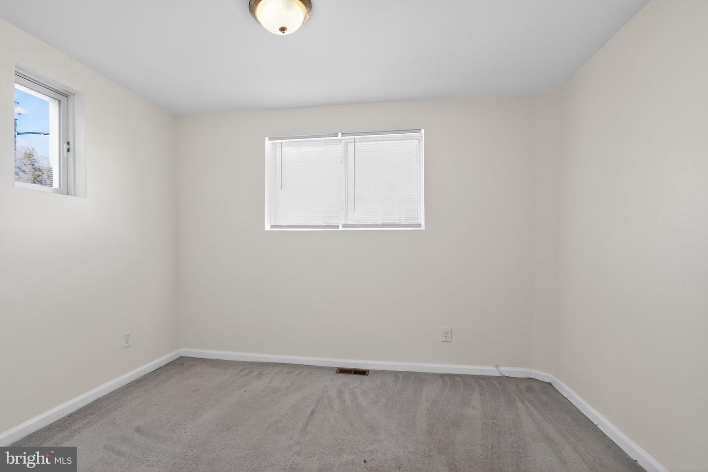 1409 E Weaver St Property Photo 16