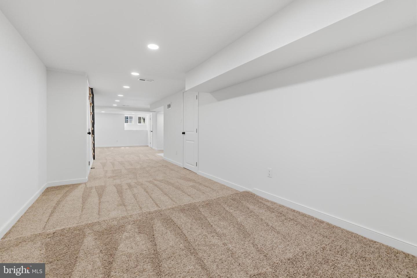 1724 N Edgewood St Property Photo 15