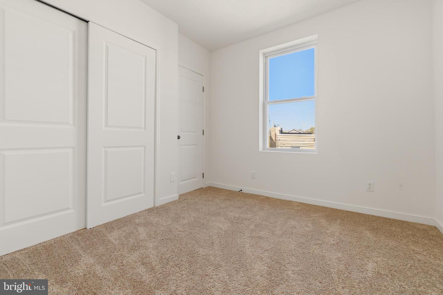 1724 N Edgewood St Property Photo 17