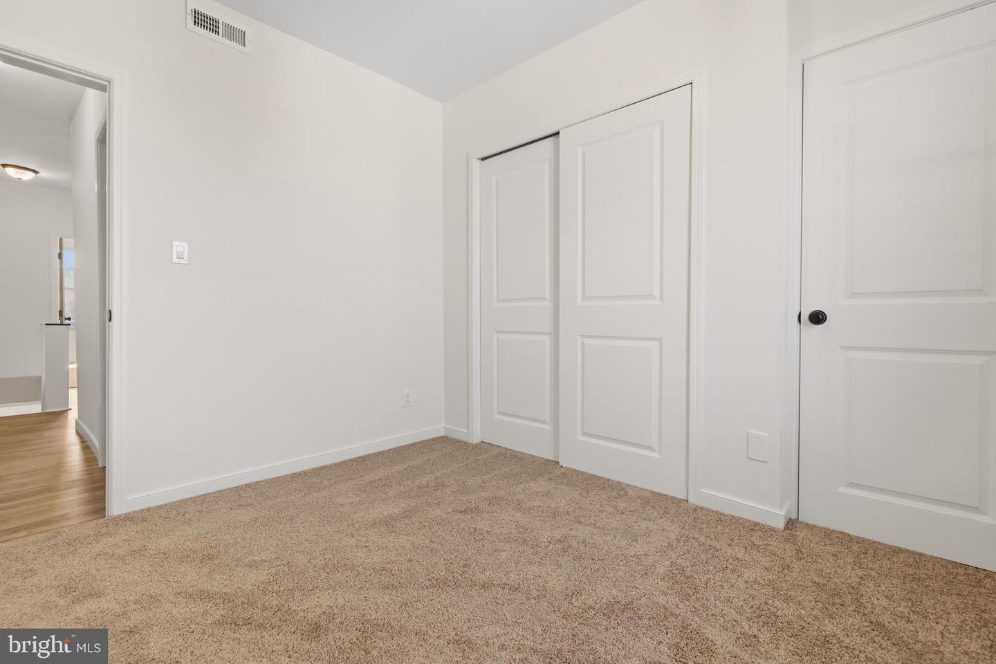 1724 N Edgewood St Property Photo 18