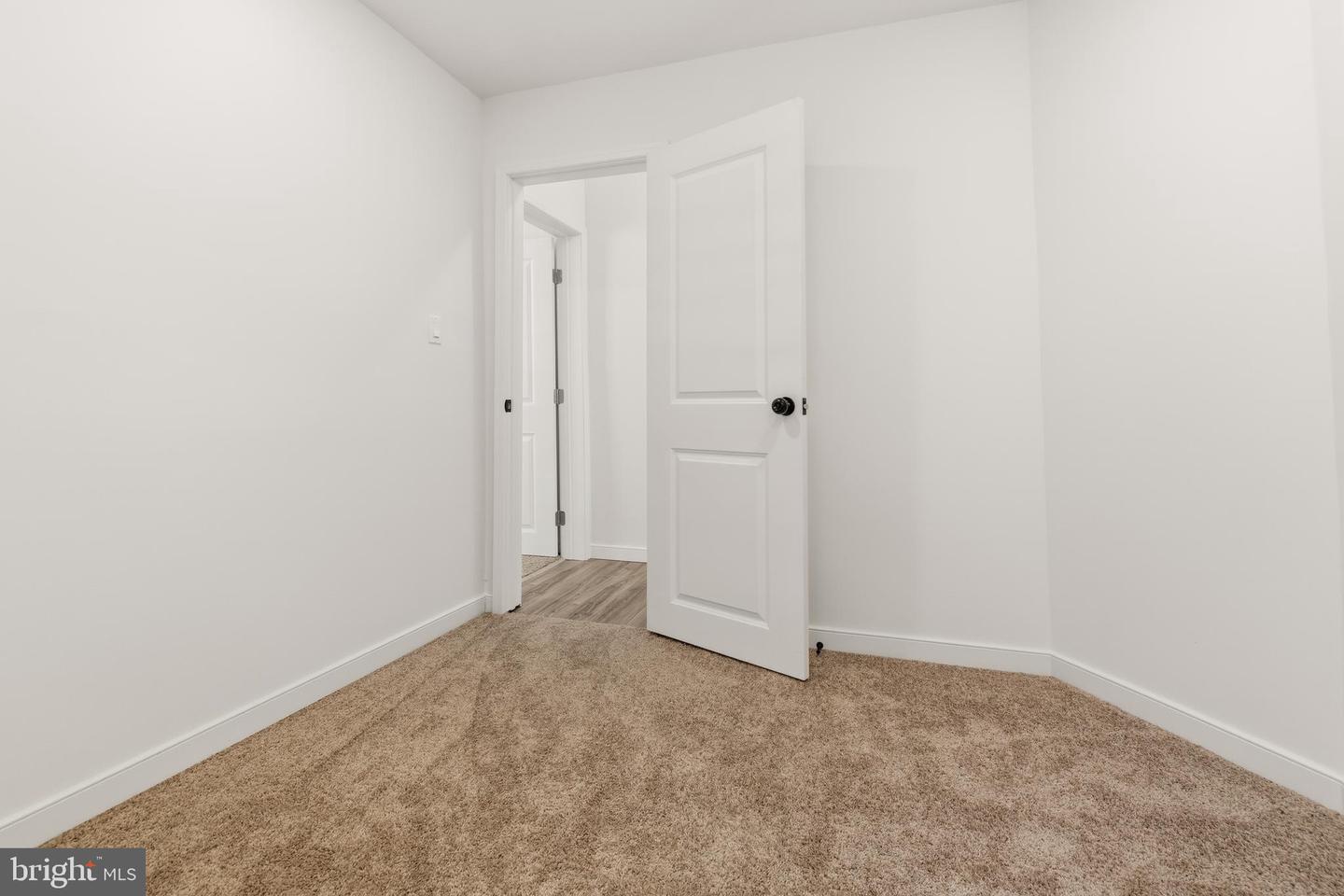 1724 N Edgewood St Property Photo 20