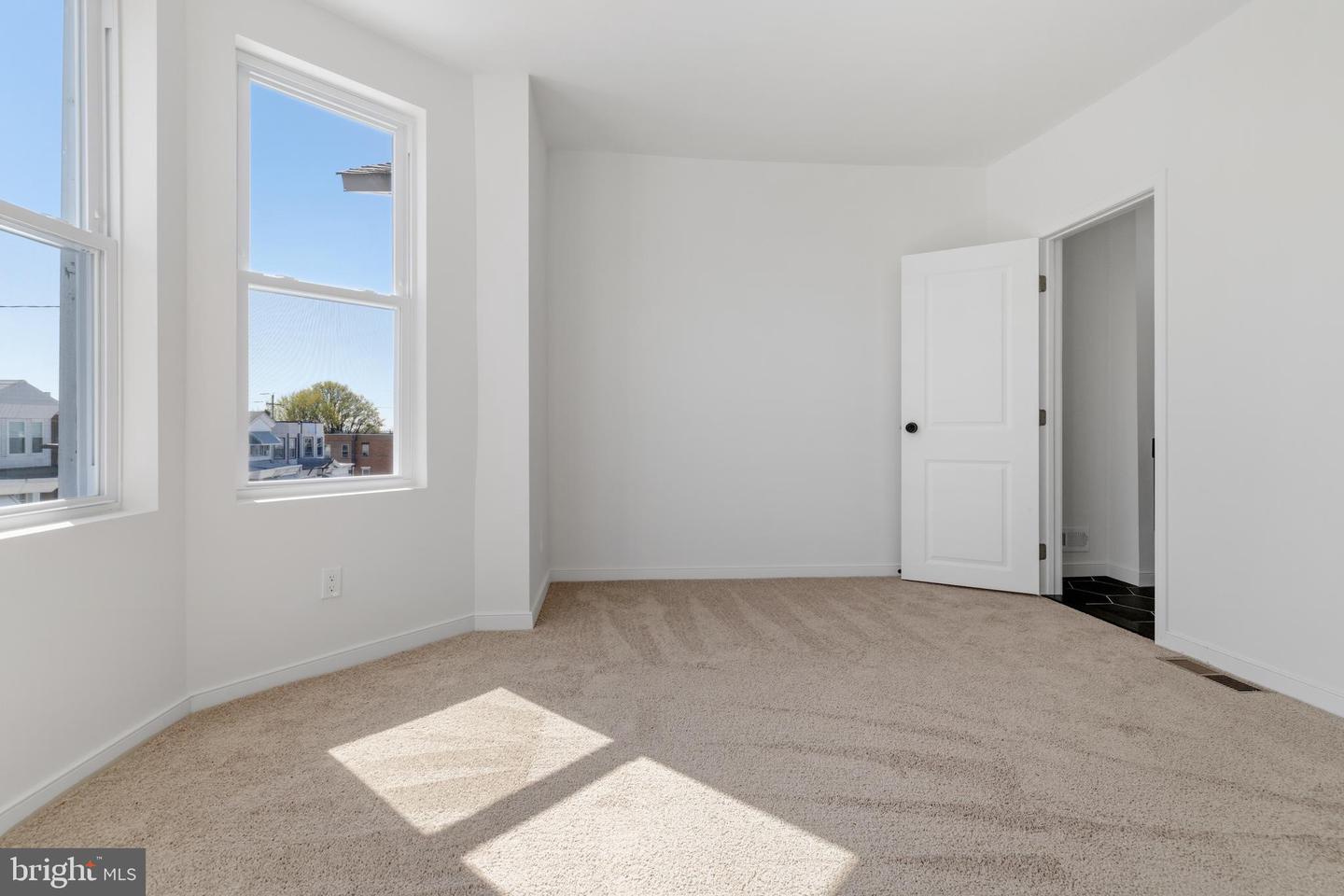 1724 N Edgewood St Property Photo 25