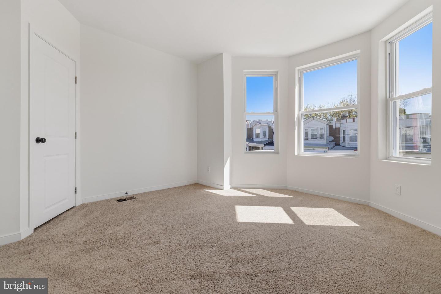 1724 N Edgewood St Property Photo 26