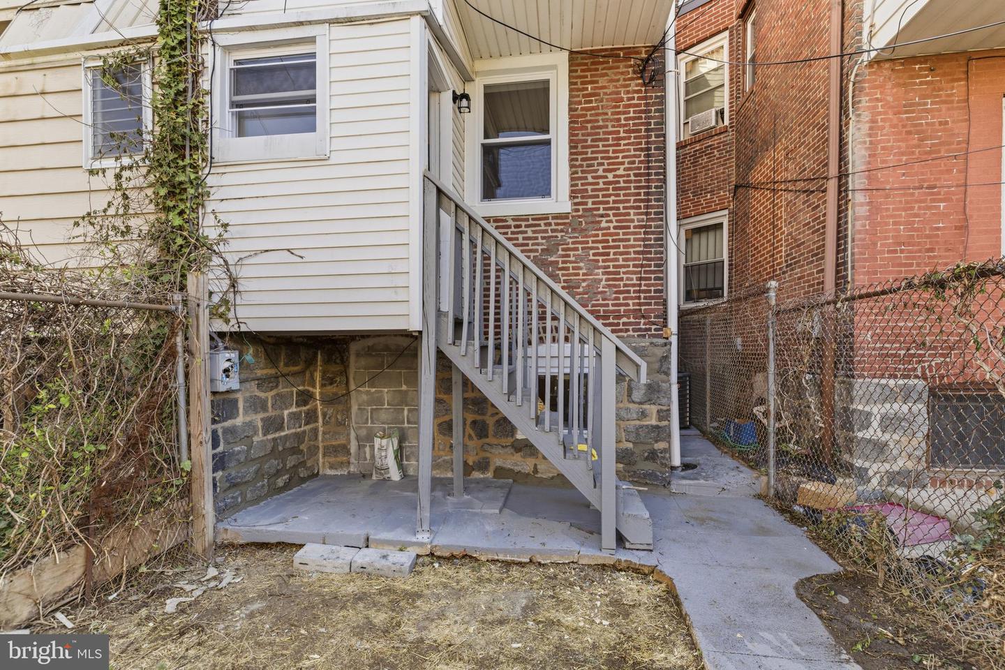 1724 N Edgewood St Property Photo 28