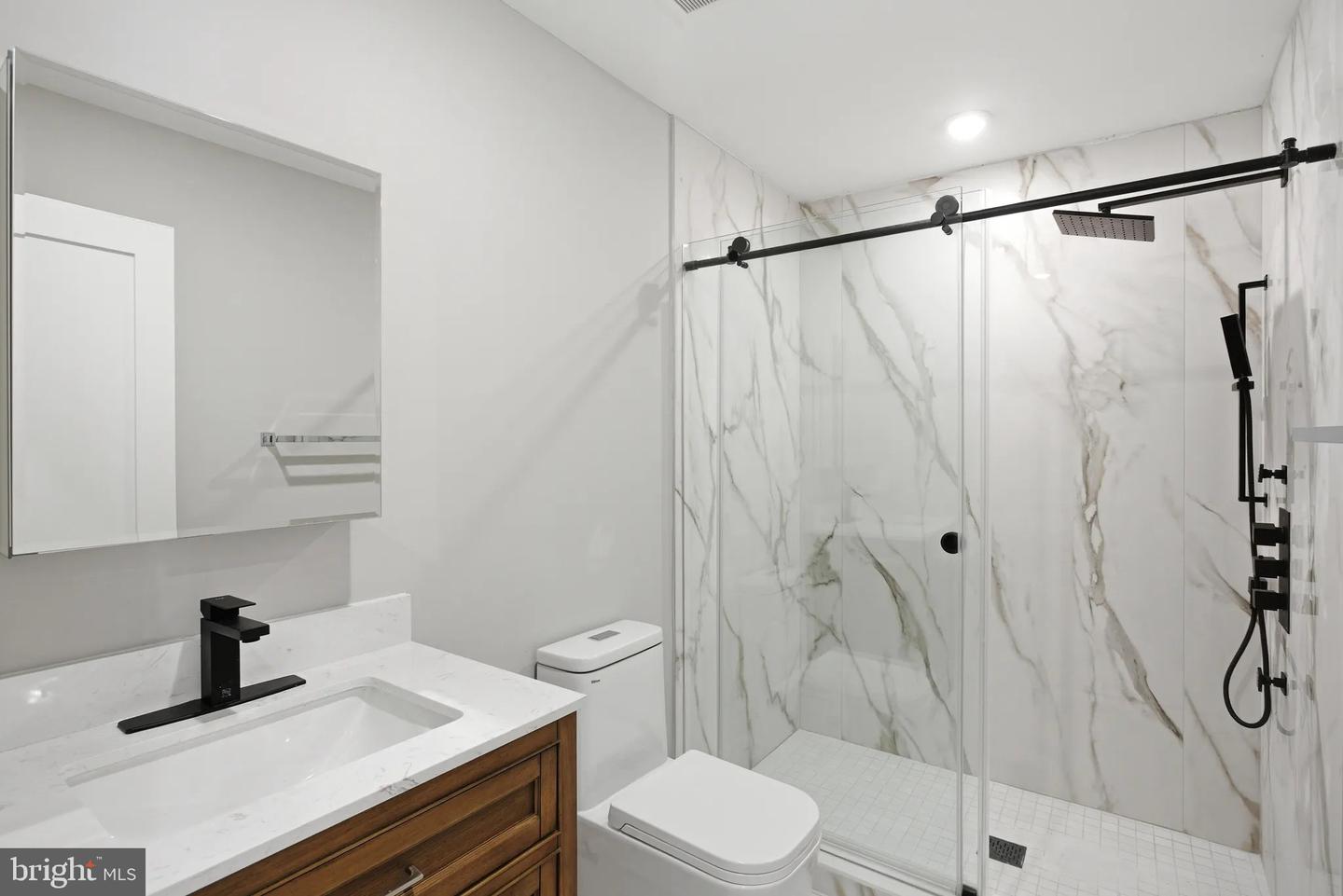 1000 W Girard Ave #116 Property Photo 8