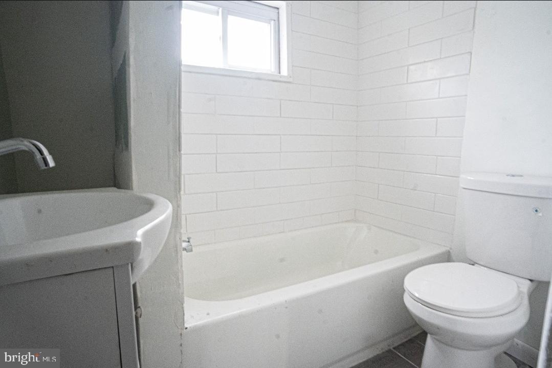 1840 E Oakdale St Property Photo 6