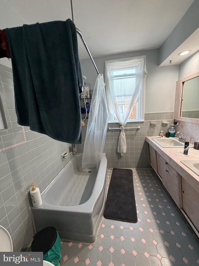 2019 Faunce St Property Photo 7