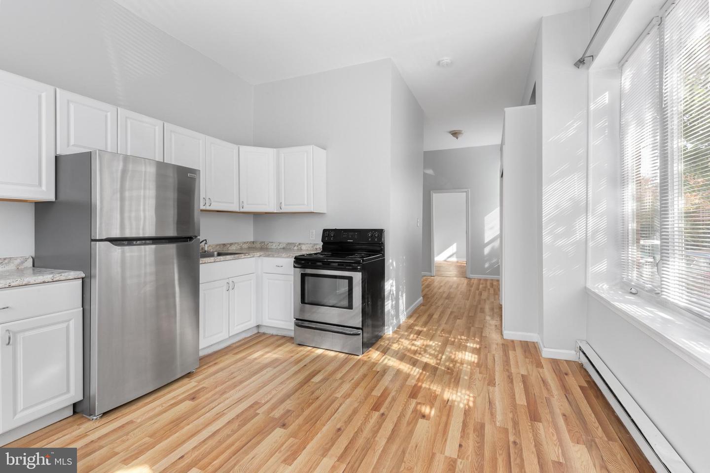 2641 E Madison St Property Photo 2