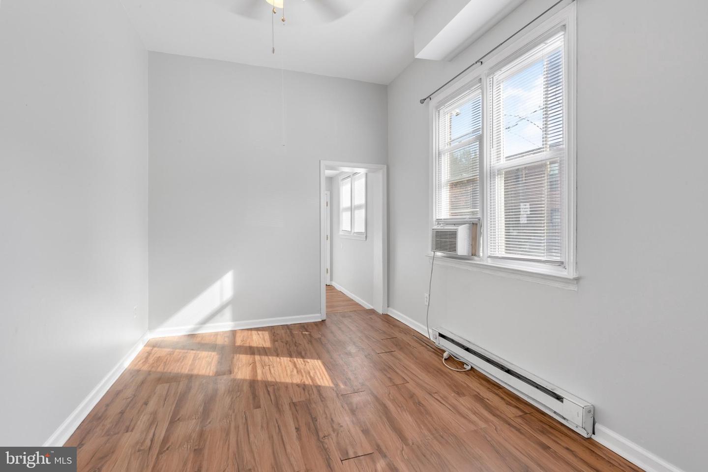 2641 E Madison St Property Photo 11