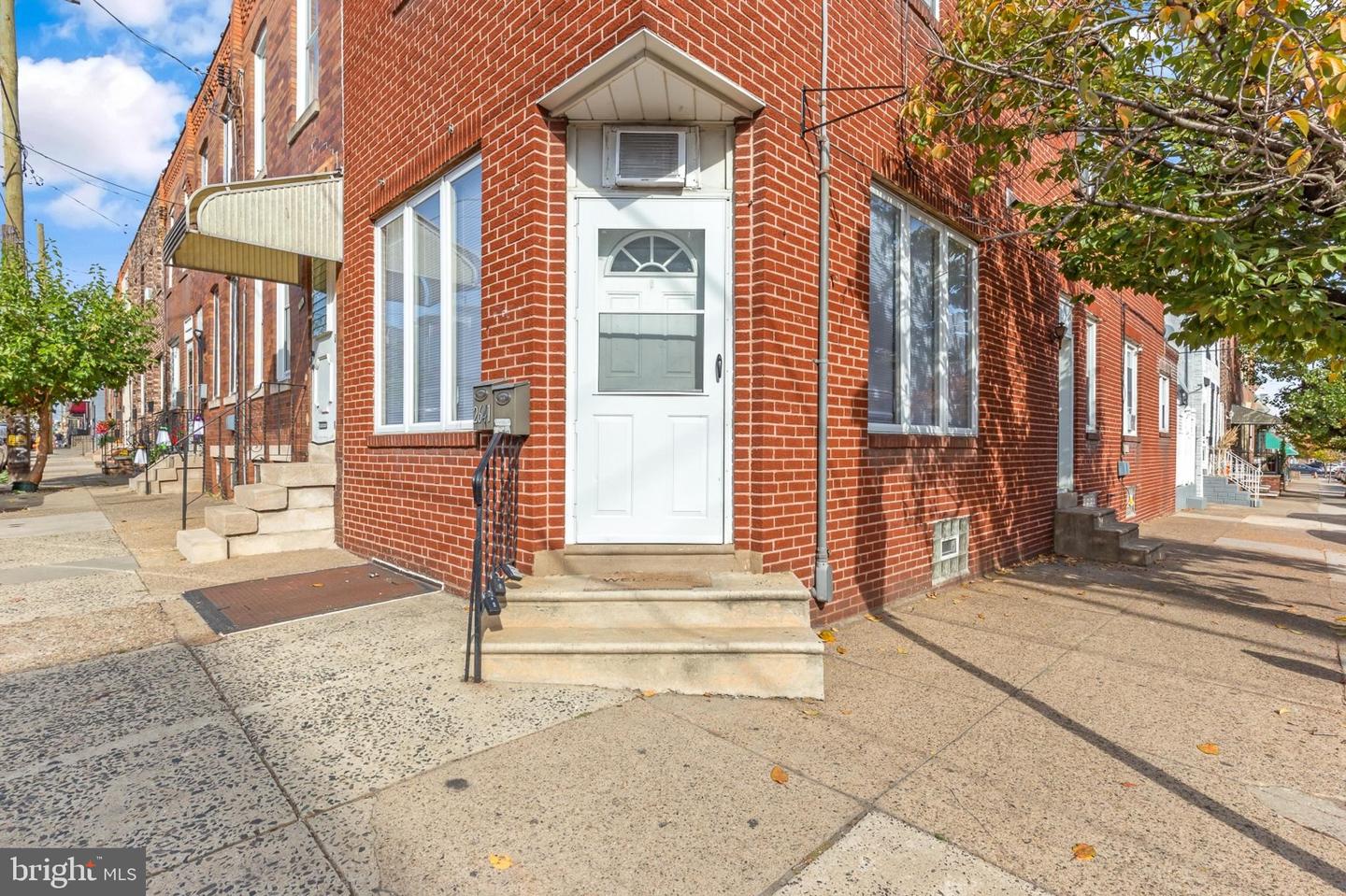 2641 E Madison St Property Photo 14