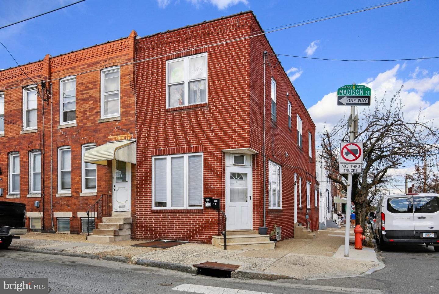 2641 E Madison St Property Photo 15
