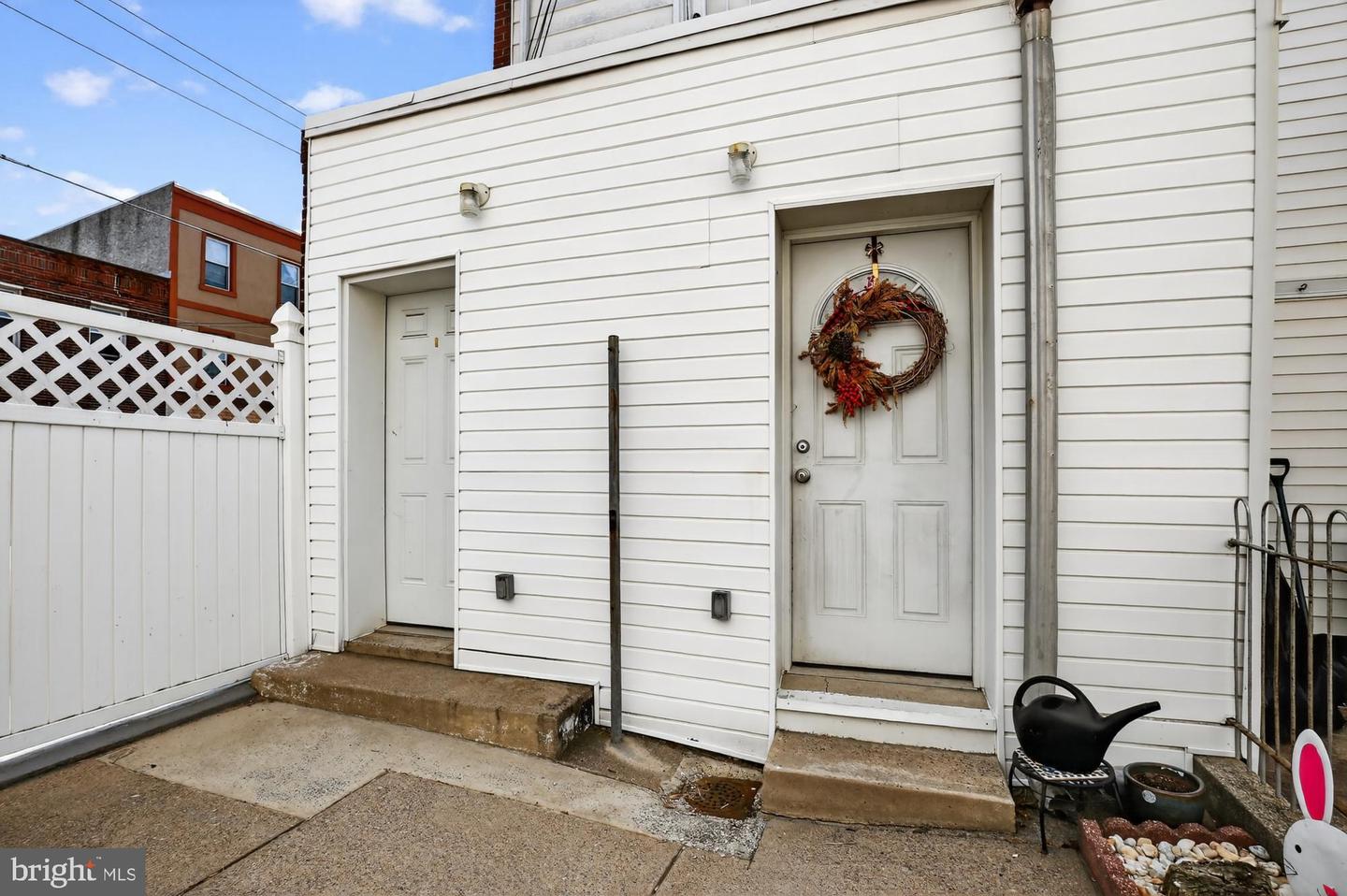 2641 E Madison St Property Photo 16
