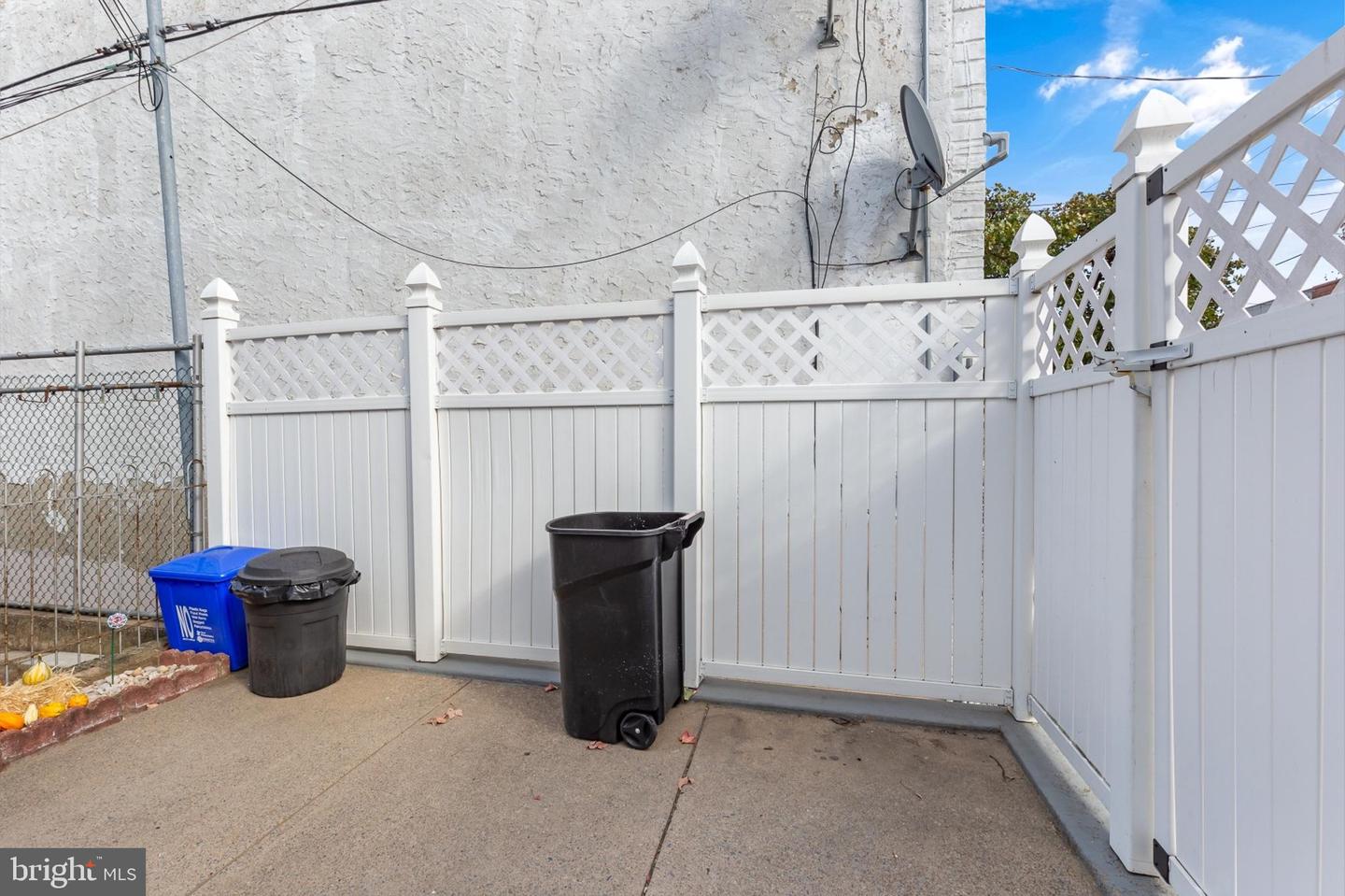 2641 E Madison St Property Photo 17