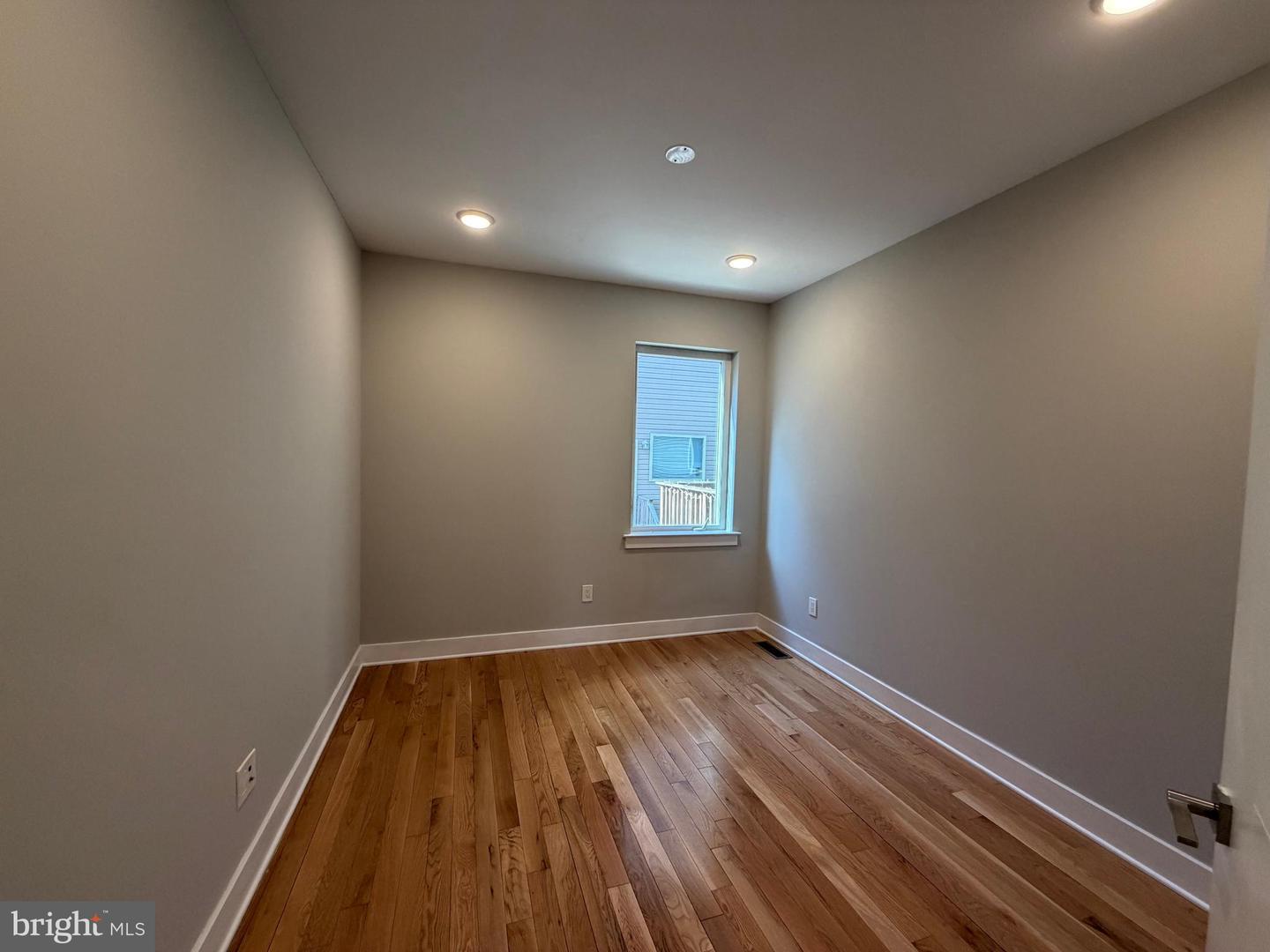 1636 Cambridge St Property Photo 10
