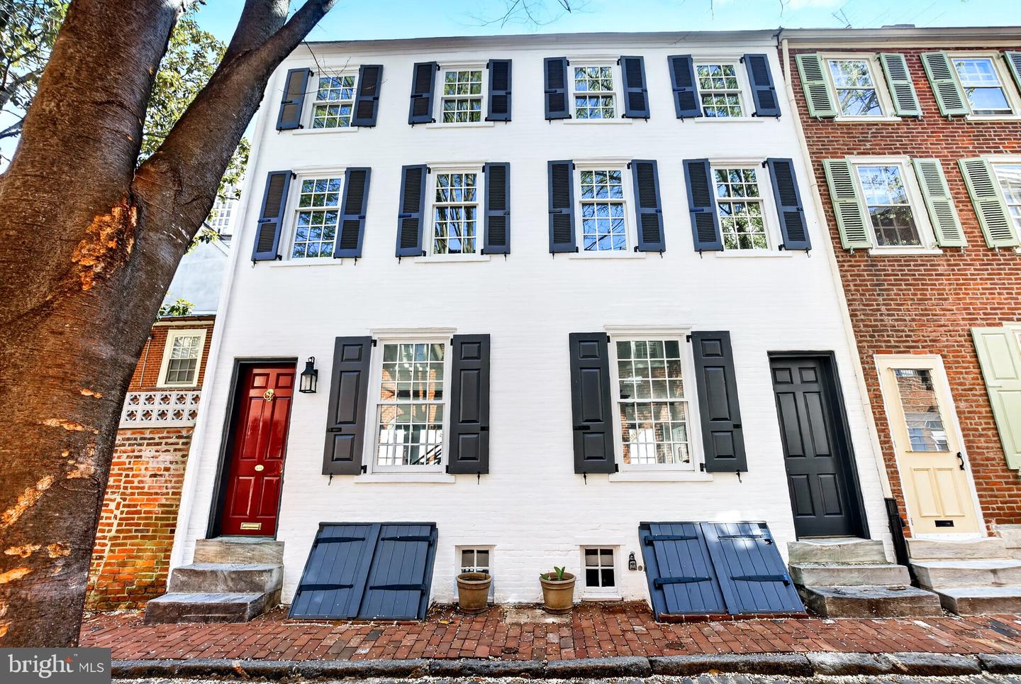 303 S American St Property Photo 3