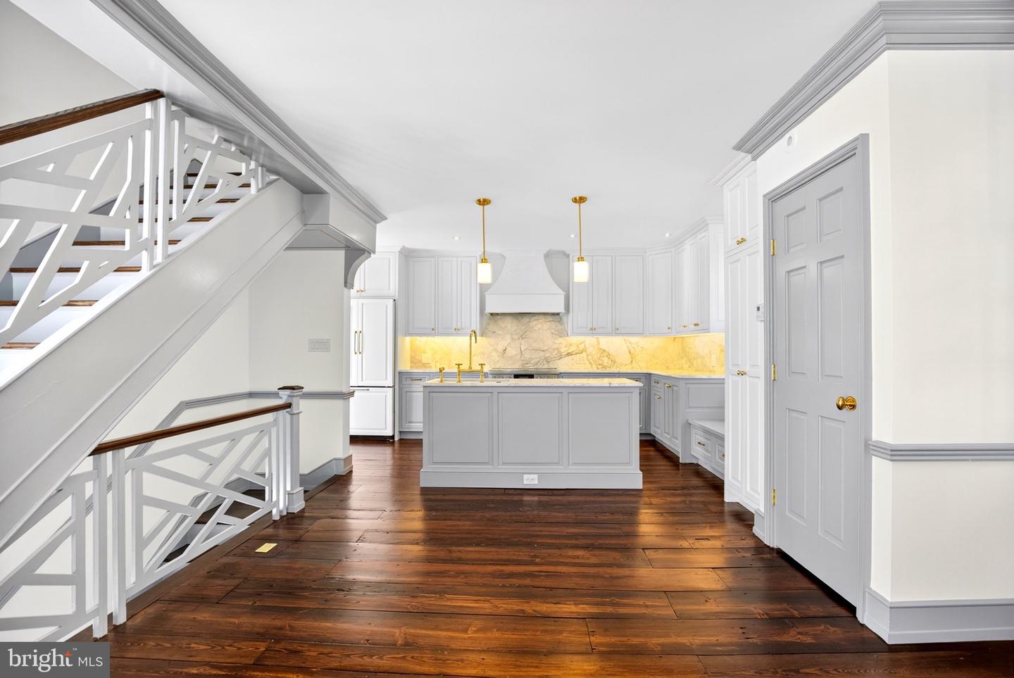 303 S American St Property Photo 10