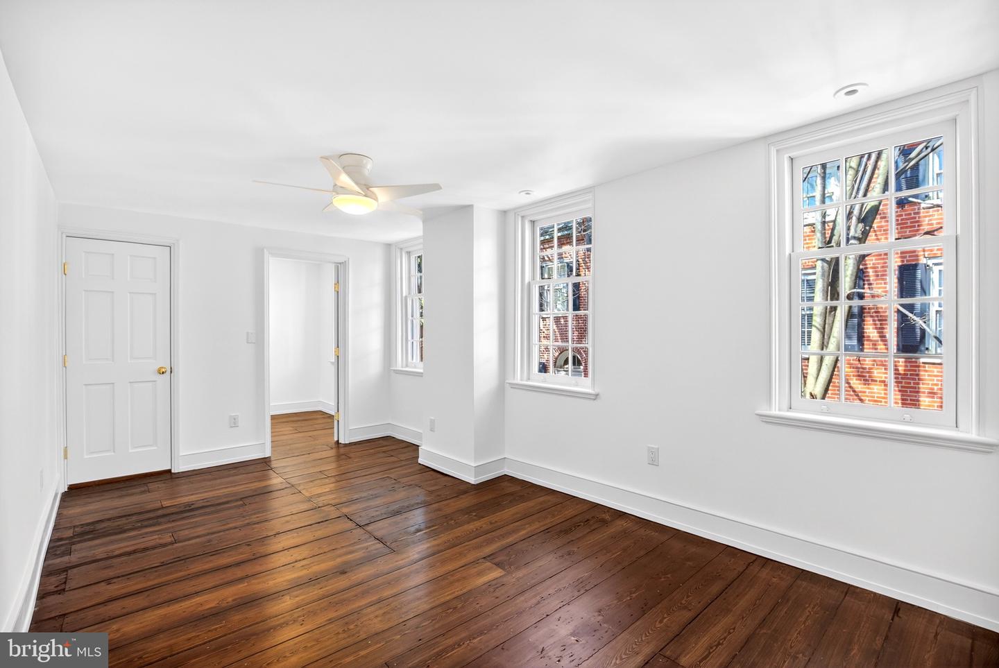 303 S American St Property Photo 15
