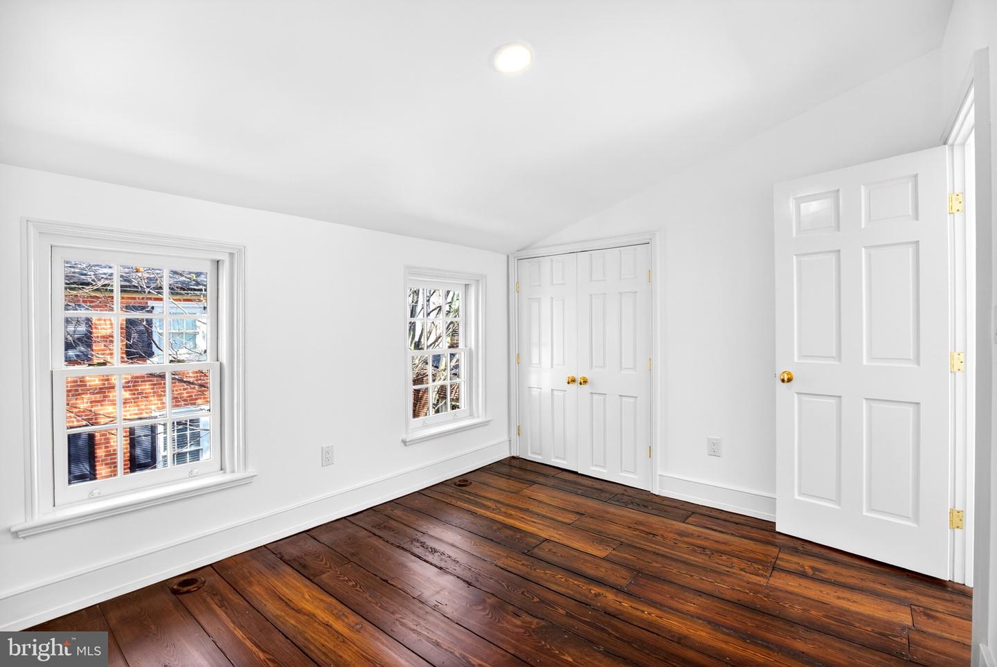 303 S American St Property Photo 22