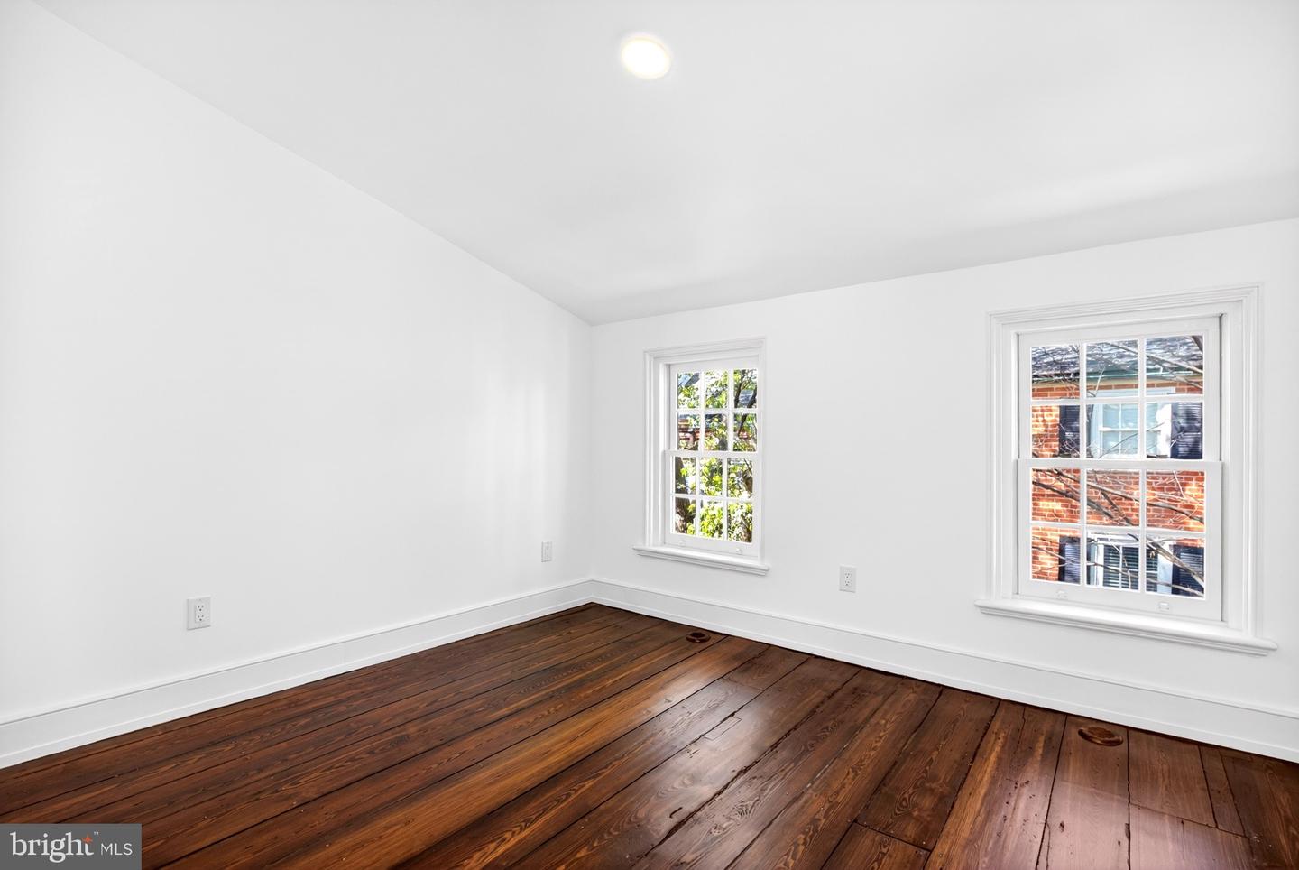 303 S American St Property Photo 23