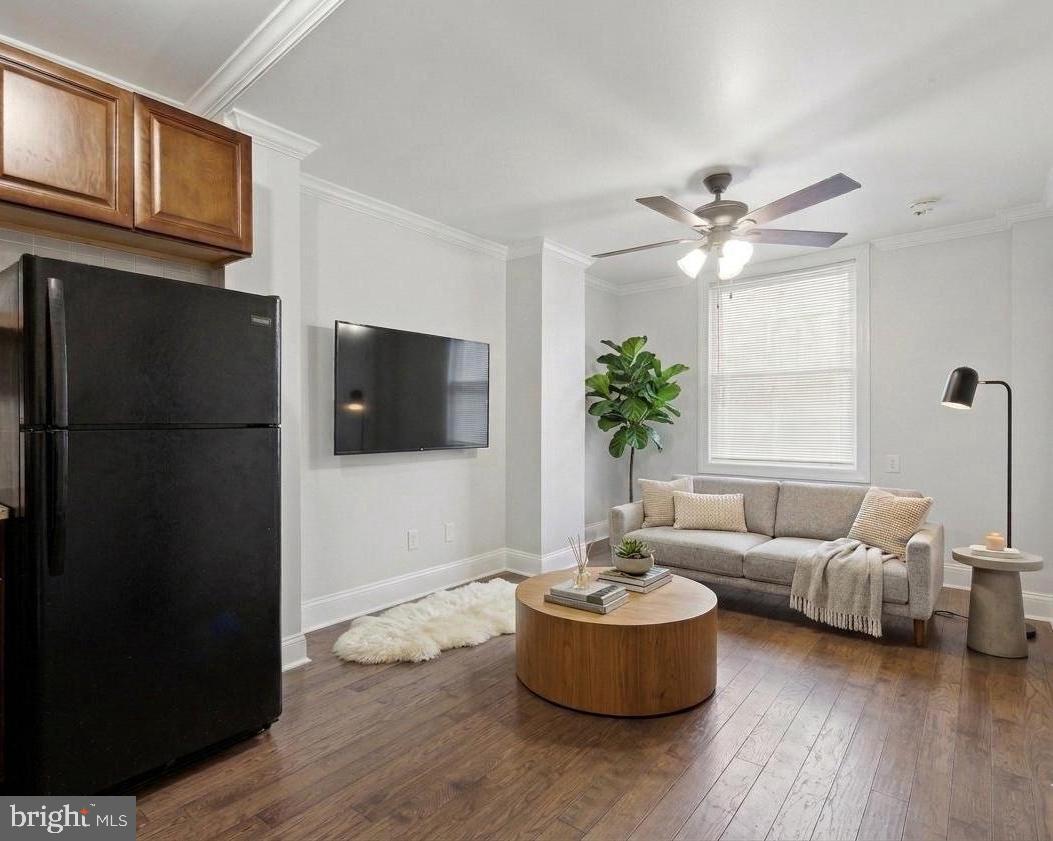 546 S SALFORD ST Property Photo 1