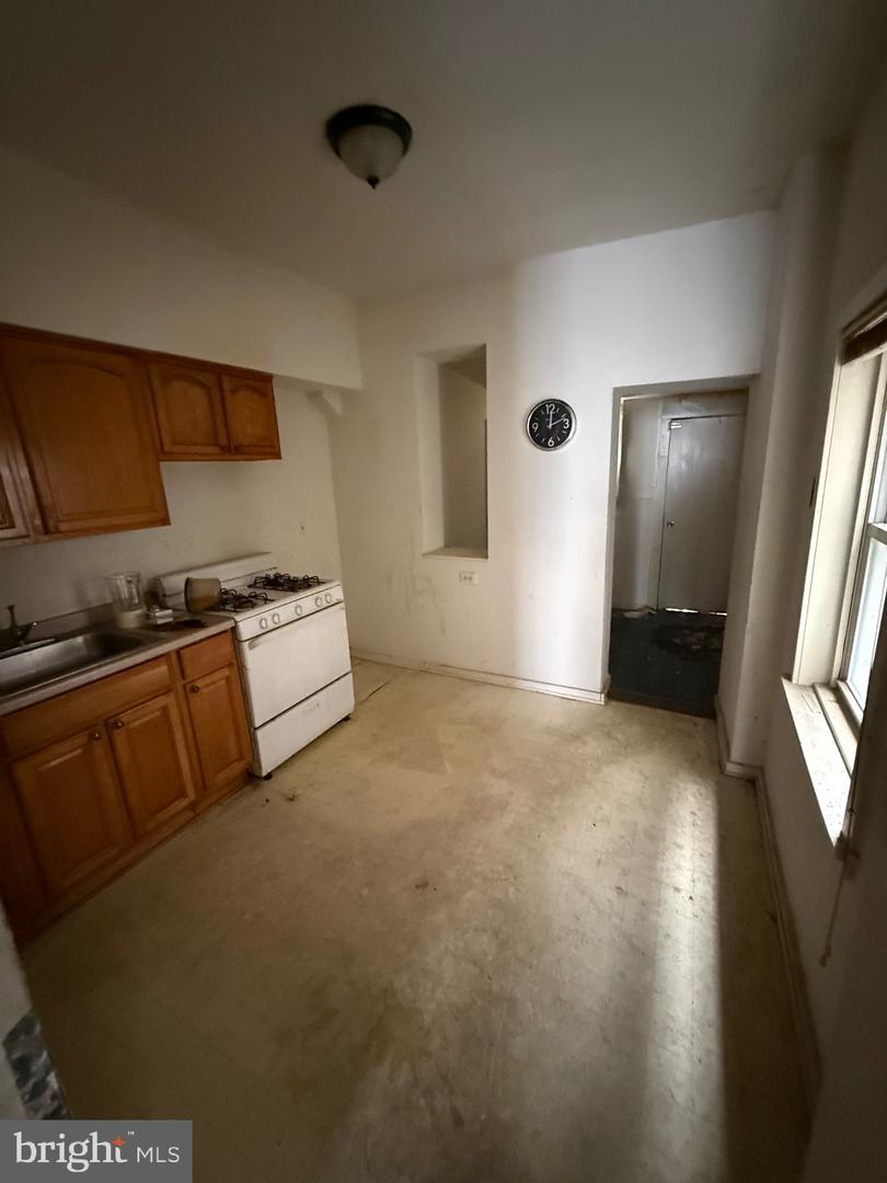 1903 Point Breeze Ave Property Photo 5