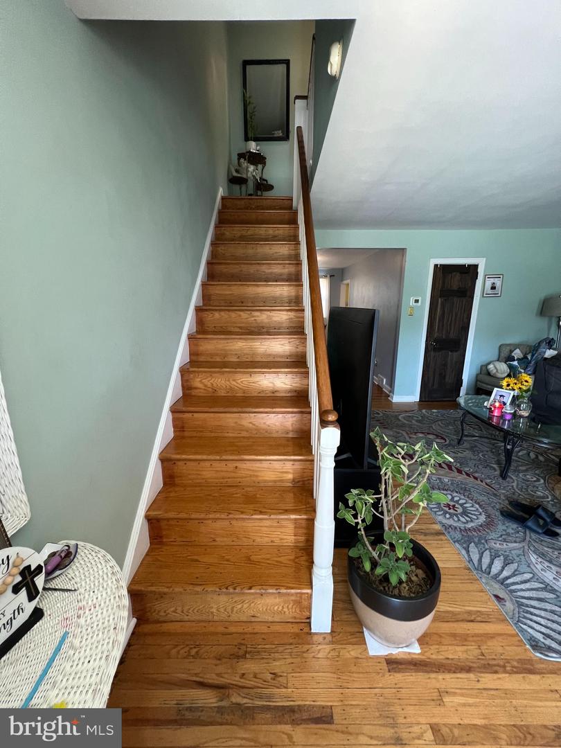 2819 Glenview St Property Photo 7