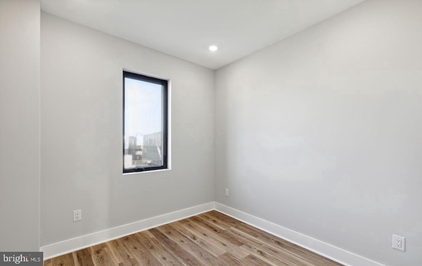 2103 E Orleans St Property Photo 12