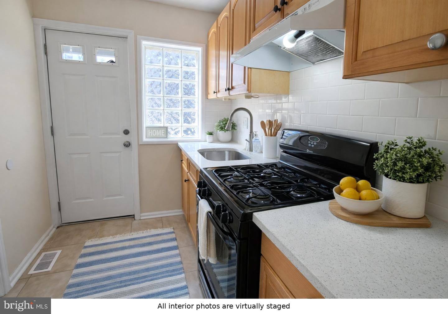 2712 S Darien St Property Photo 6