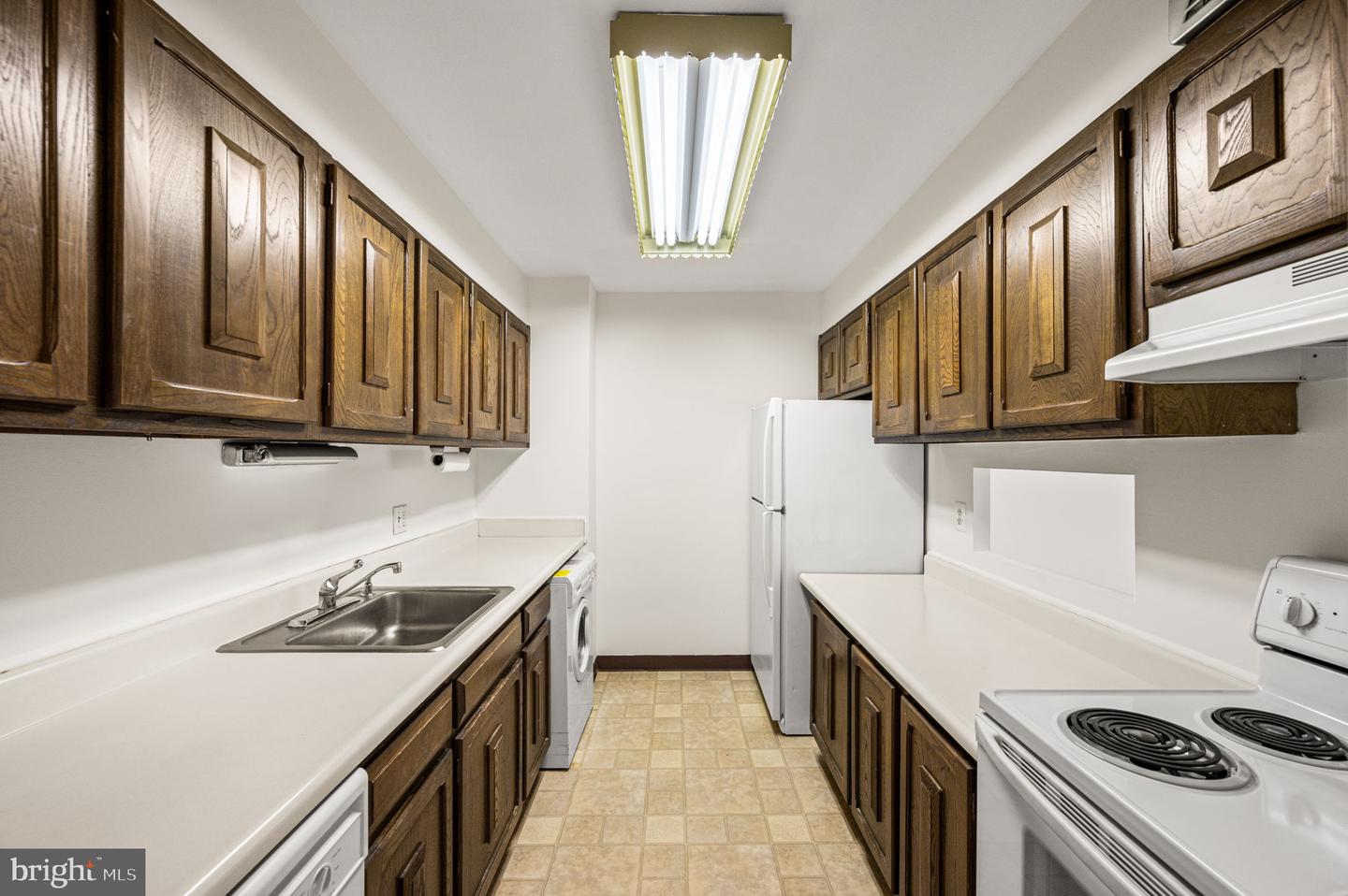 1901 John F Kennedy Blvd #913 Property Photo 6