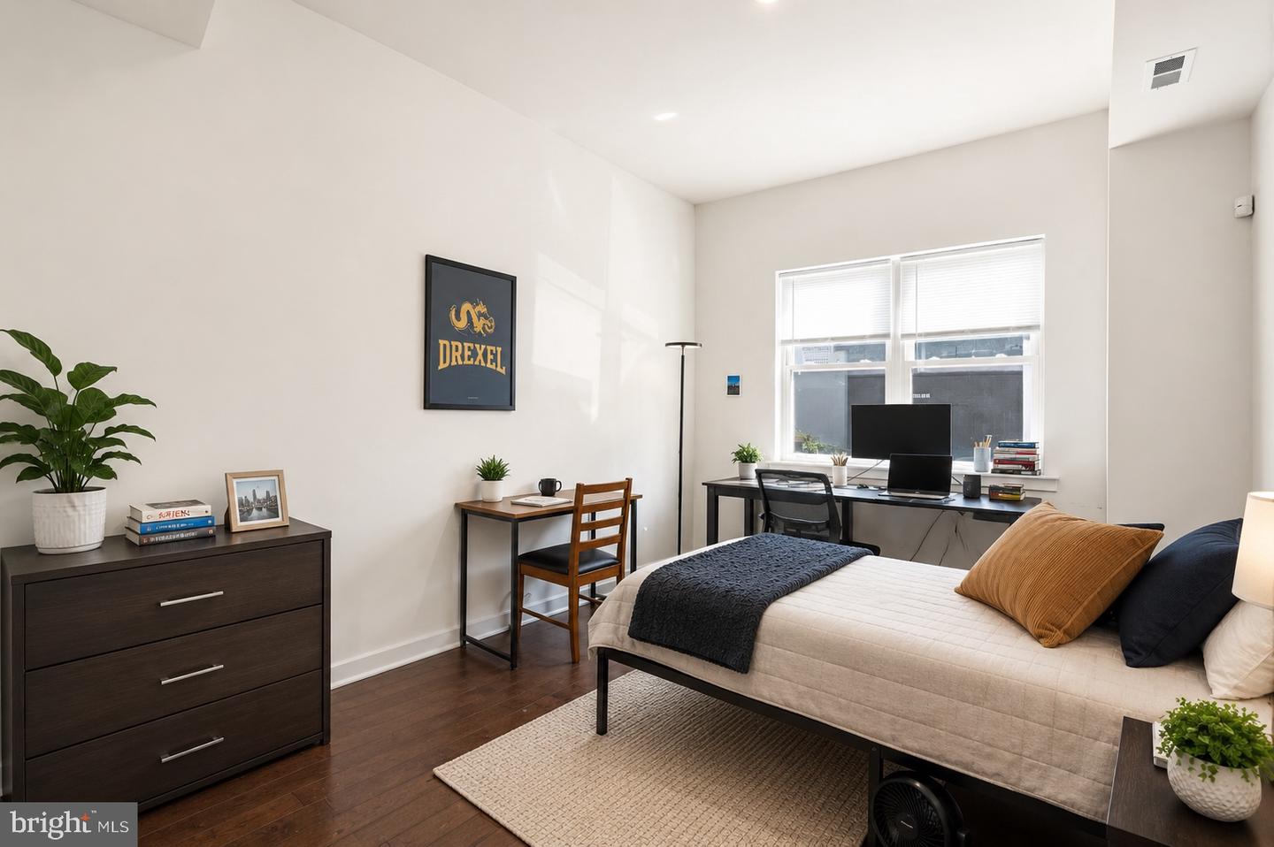 416-18 N Wiota St #unit 1 Property Photo 2