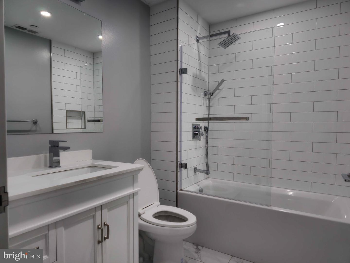 150 S Independence Mall W #315 Property Photo 9