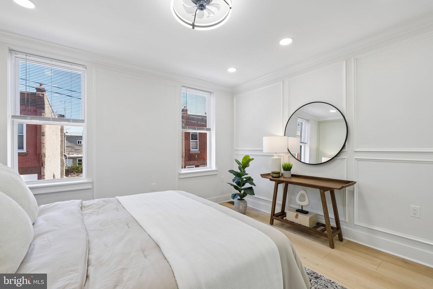 2076 E Monmouth St Property Photo 22