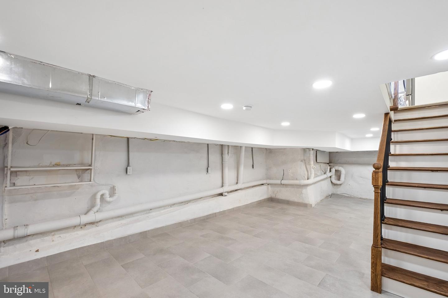 2076 E Monmouth St Property Photo 29