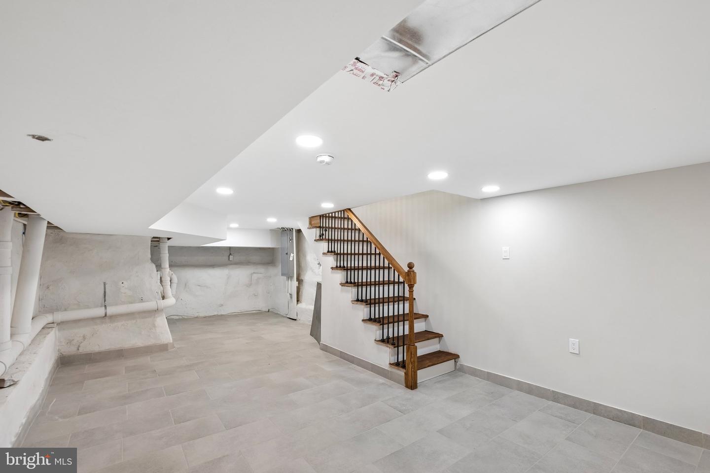 2076 E Monmouth St Property Photo 30