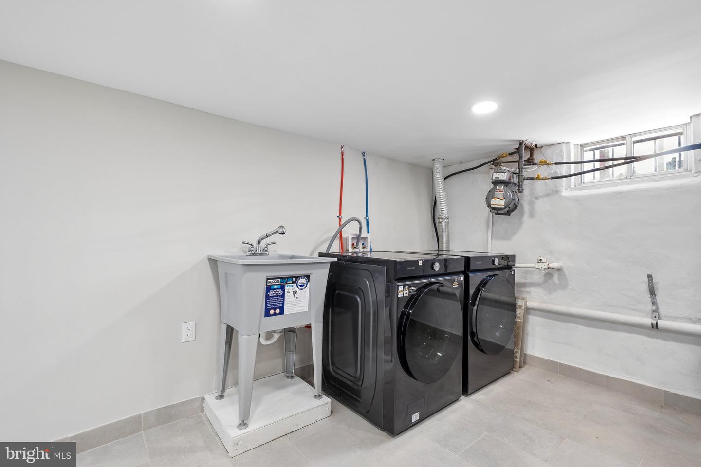 2076 E Monmouth St Property Photo 32